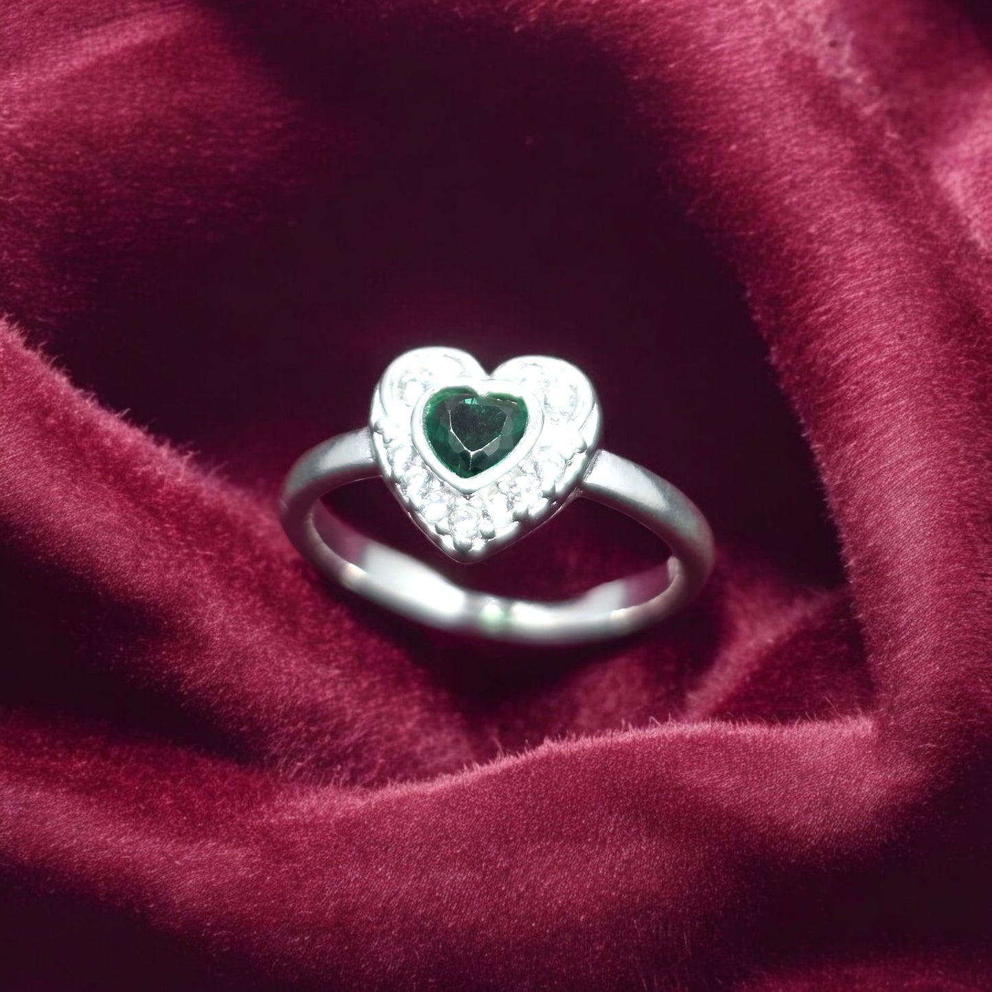 Emerald Heart Ladies Ring