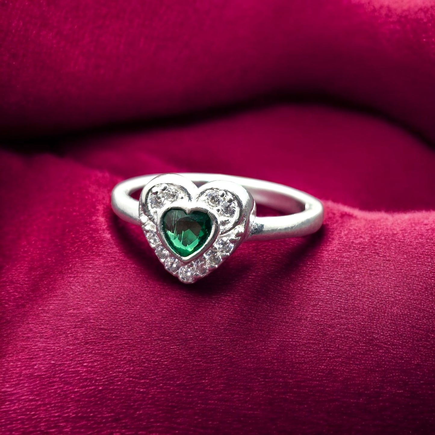 Emerald Heart Ladies Ring