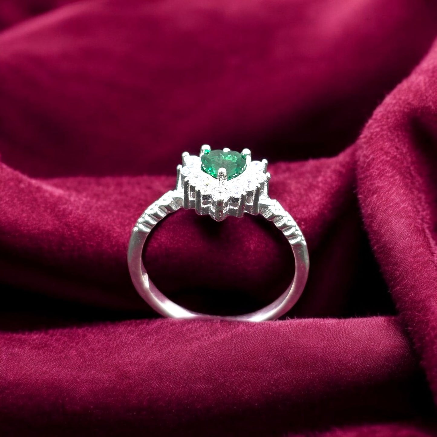 Minimal Green Heart Ladies Ring