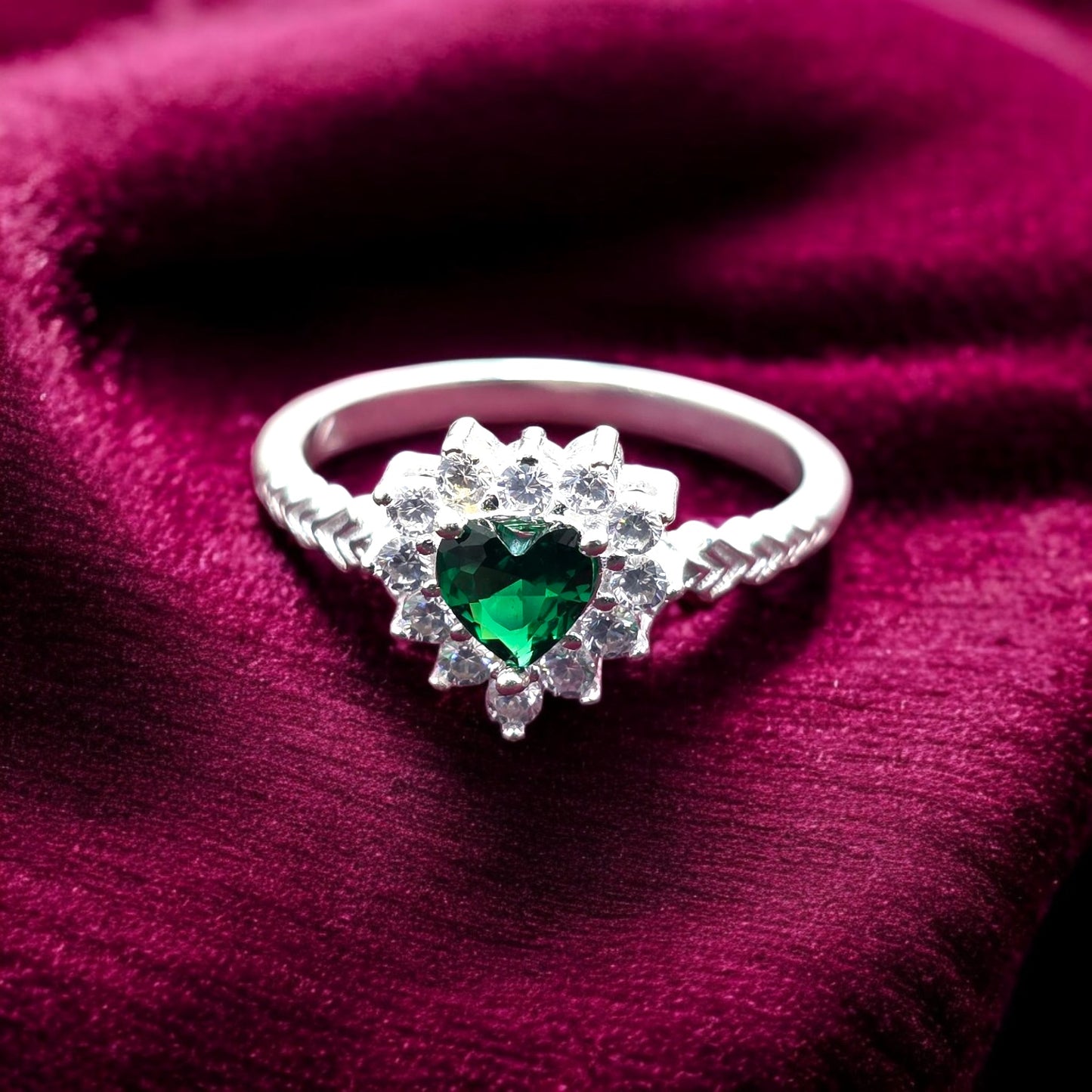 Minimal Green Heart Ladies Ring
