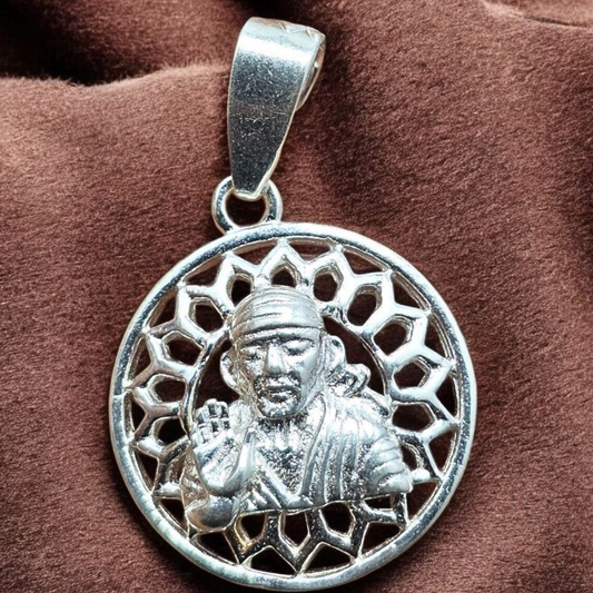 Round Sai Baba Silver Pendant – Aura of Blessings & Devotion