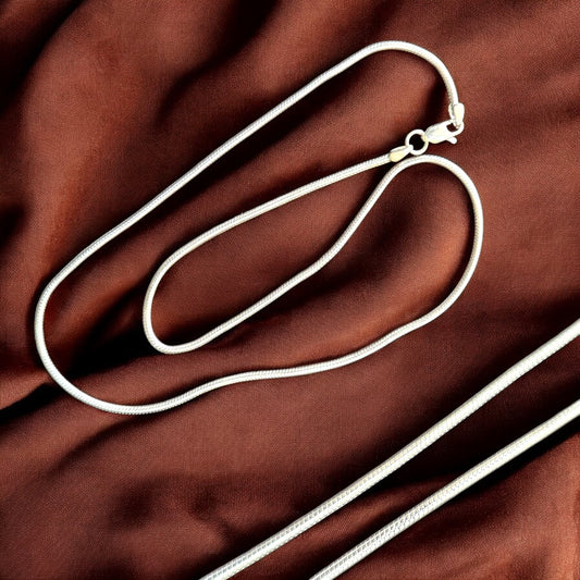 Sleek Silver Snake Chain for Men  20 Inches